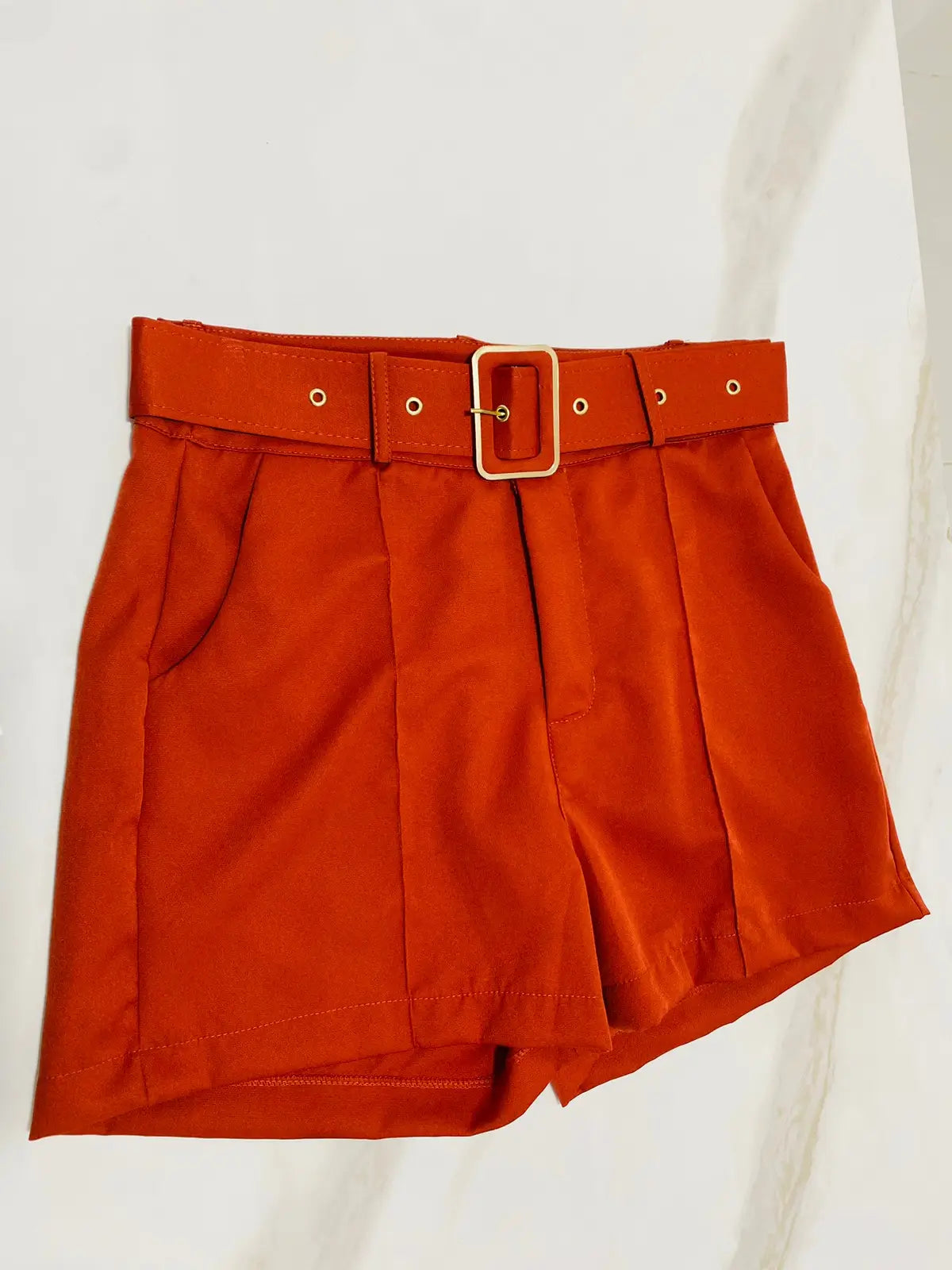 Short social âmbar