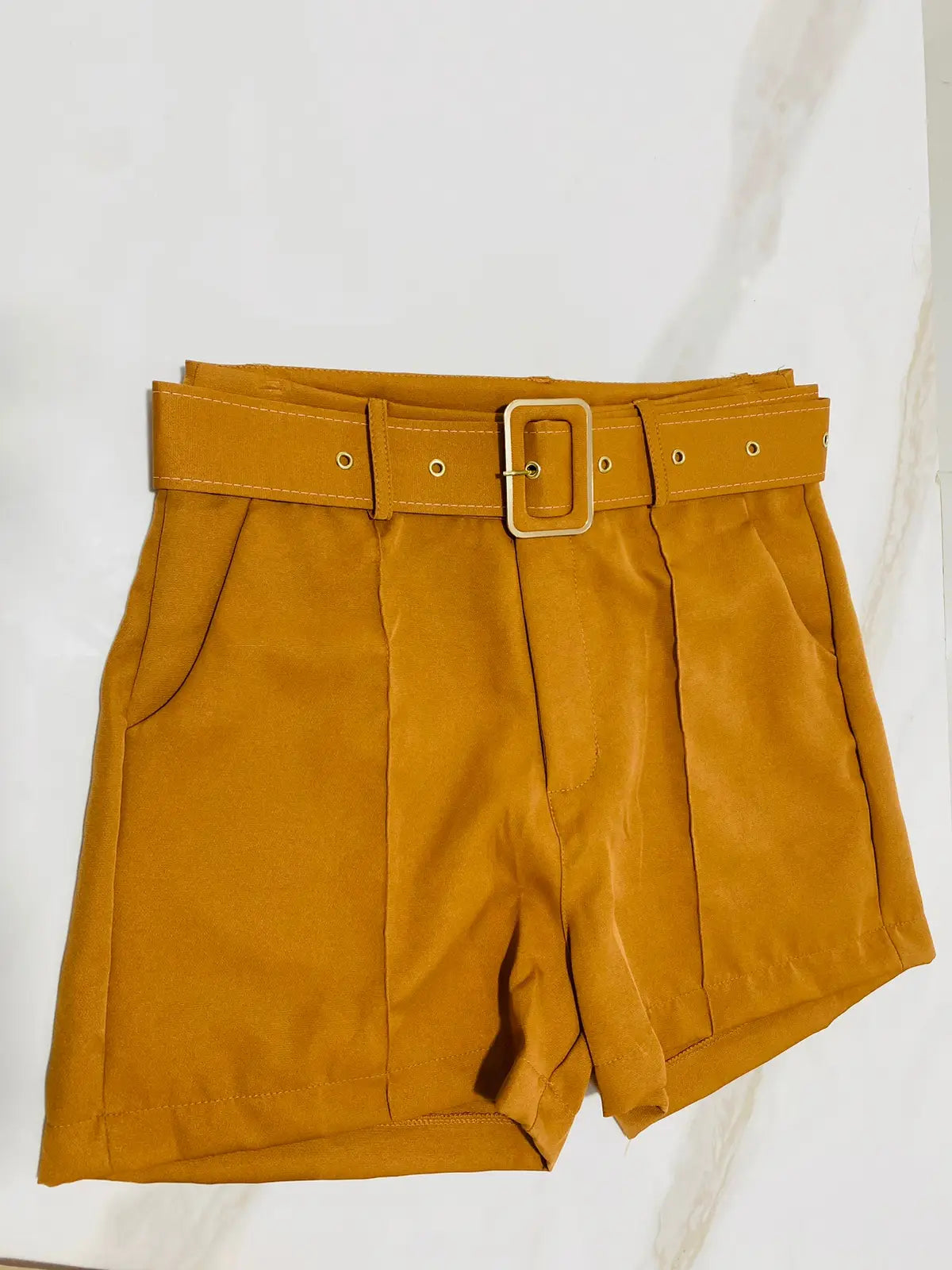 Short social âmbar